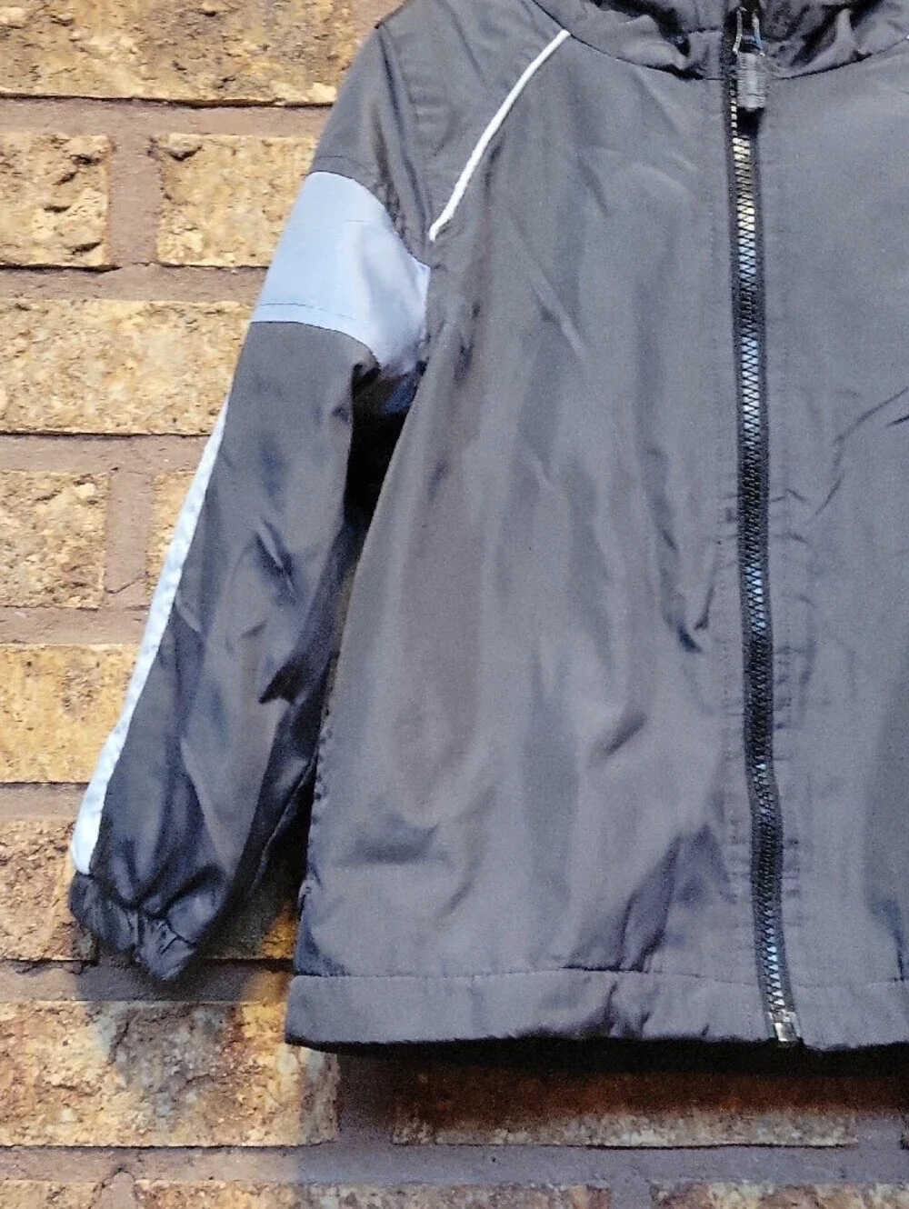 OshKosh B'gosh Black and Gray Kids Hooded Lined Rain Jacket Windbreaker Size 4T